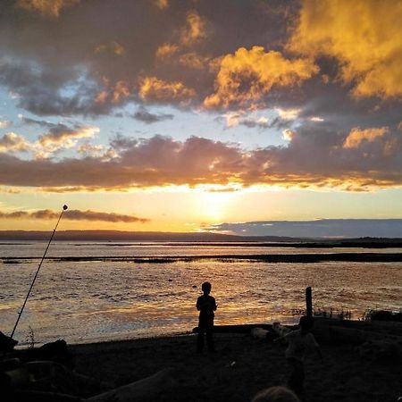 Warm Beach Hideaway With Private Beach! Stanwood エクステリア 写真