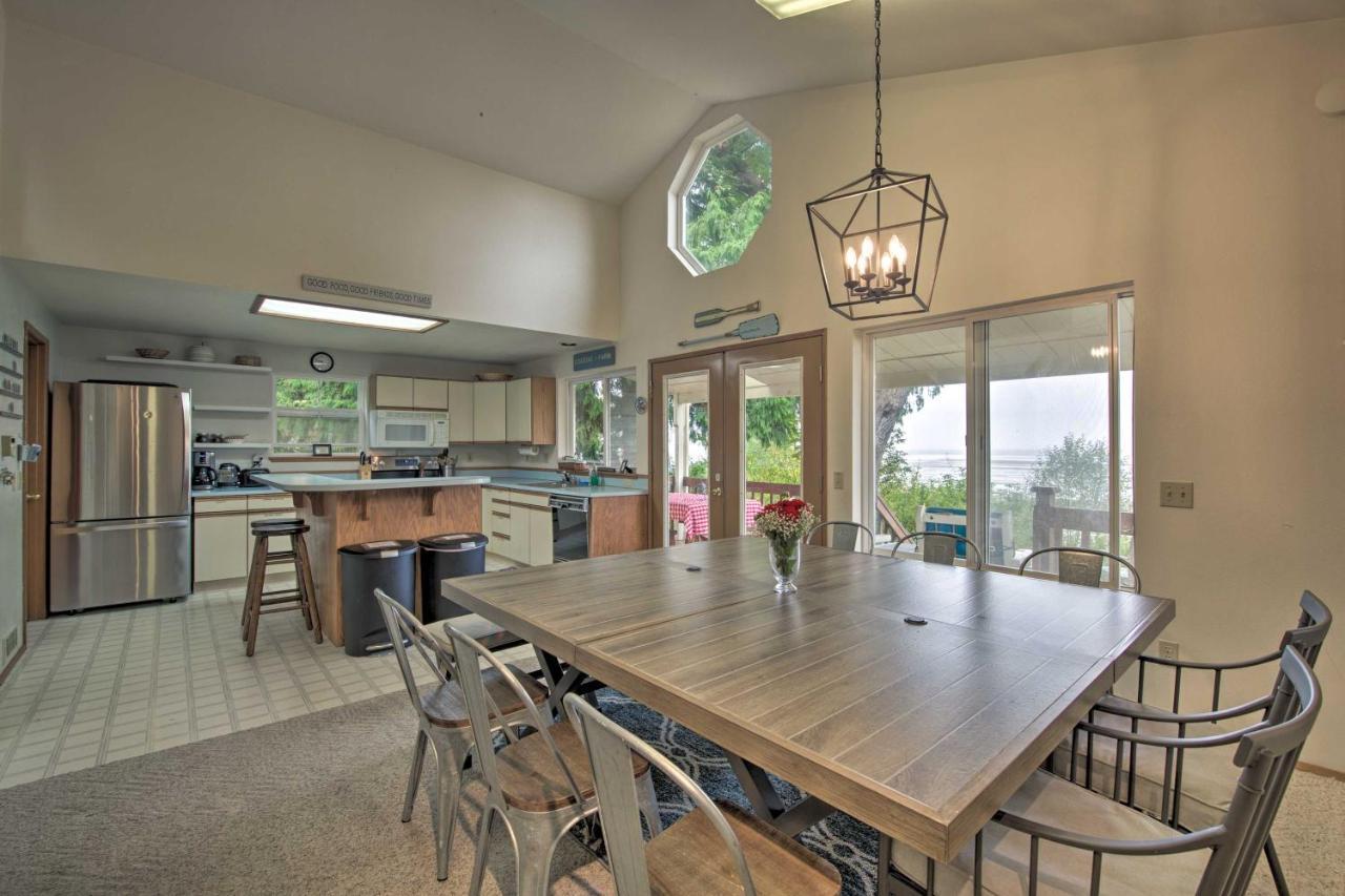 Warm Beach Hideaway With Private Beach! Stanwood エクステリア 写真