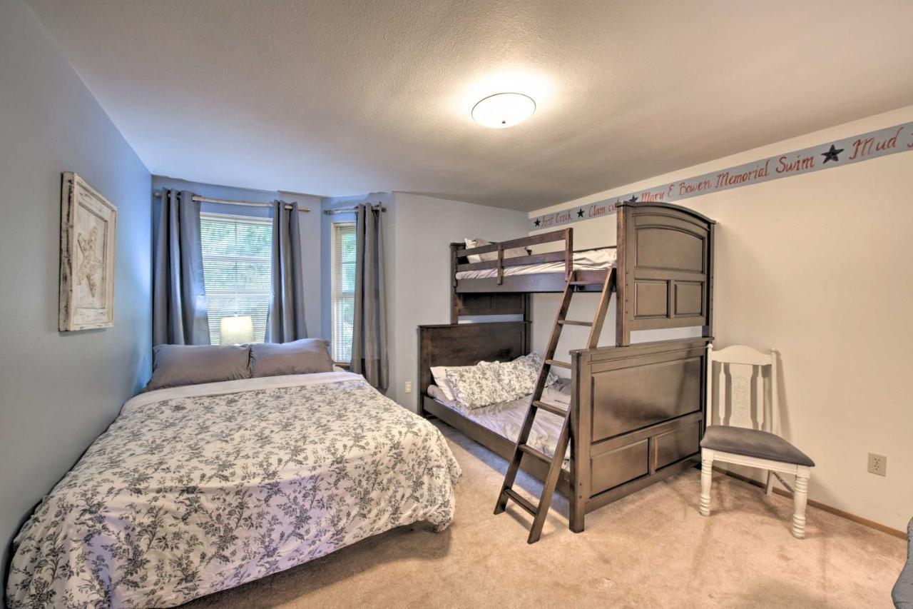 Warm Beach Hideaway With Private Beach! Stanwood エクステリア 写真
