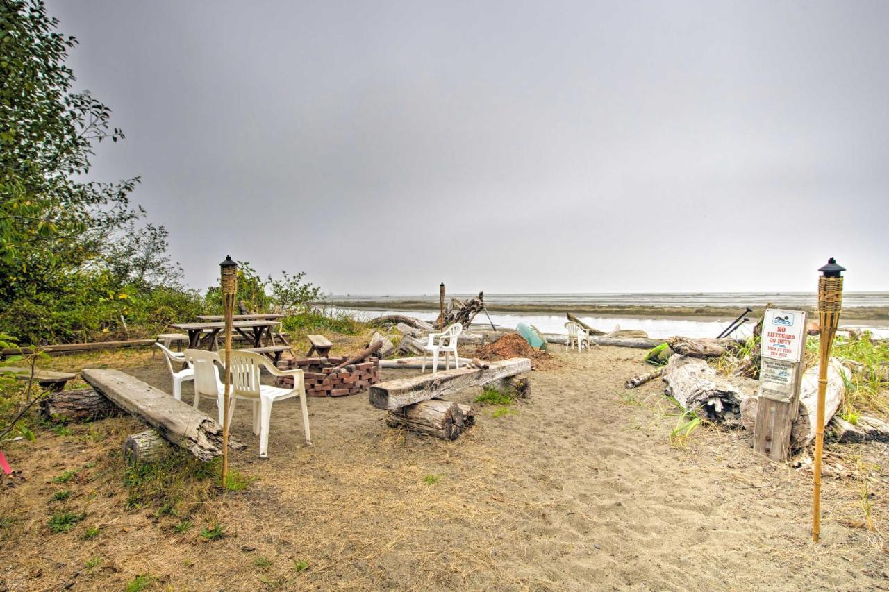 Warm Beach Hideaway With Private Beach! Stanwood エクステリア 写真
