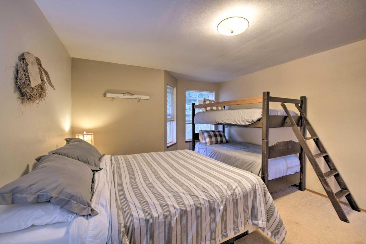 Warm Beach Hideaway With Private Beach! Stanwood エクステリア 写真