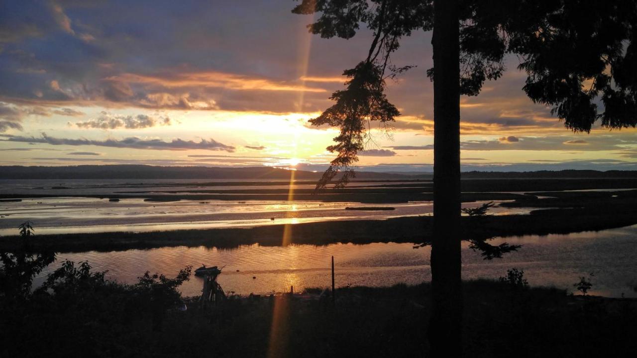 Warm Beach Hideaway With Private Beach! Stanwood エクステリア 写真